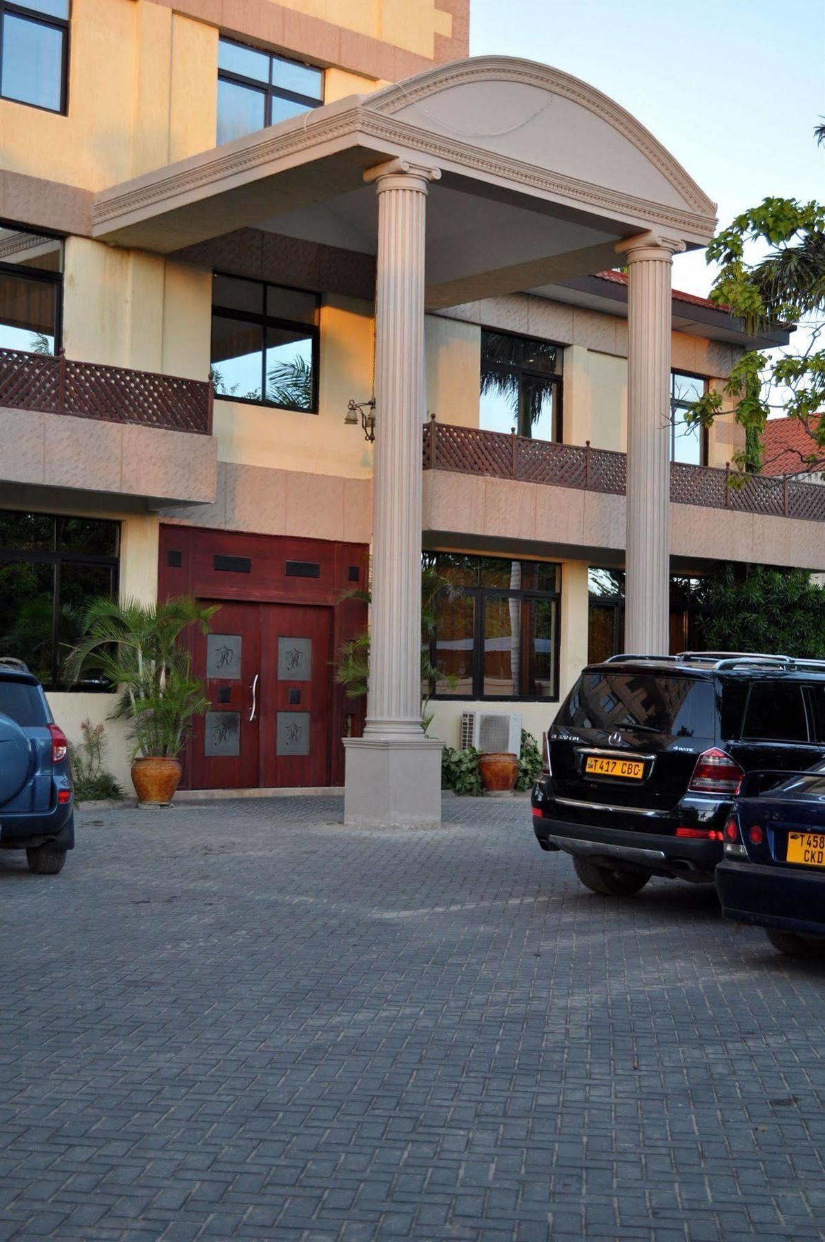 Regency Park Hotel Dar-es-Salaam Eksteriør bilde